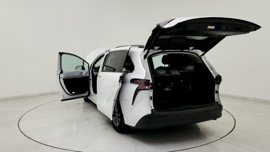 2025 Toyota Sienna XLE Laurel MD