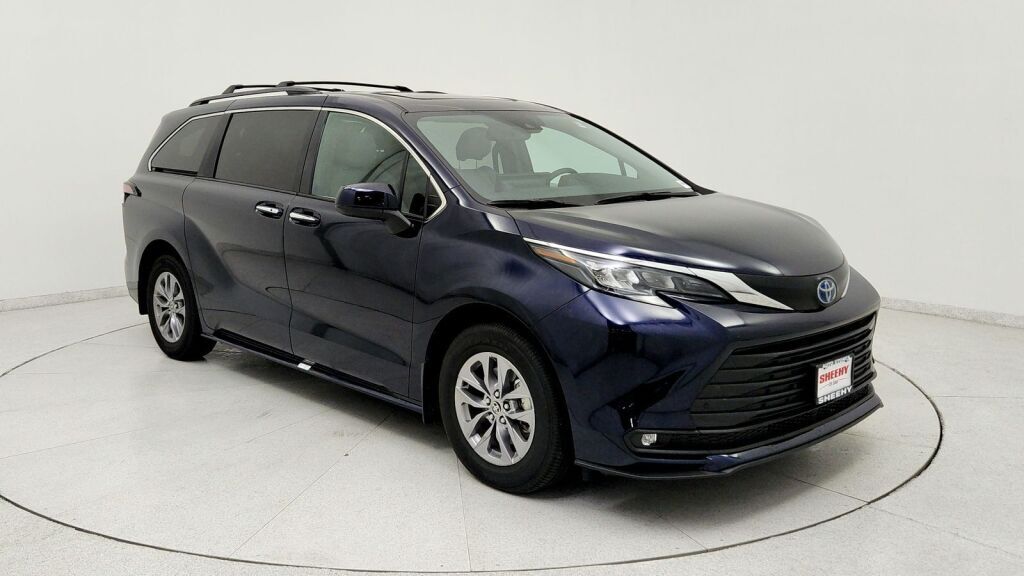 2025 Toyota Sienna XLE