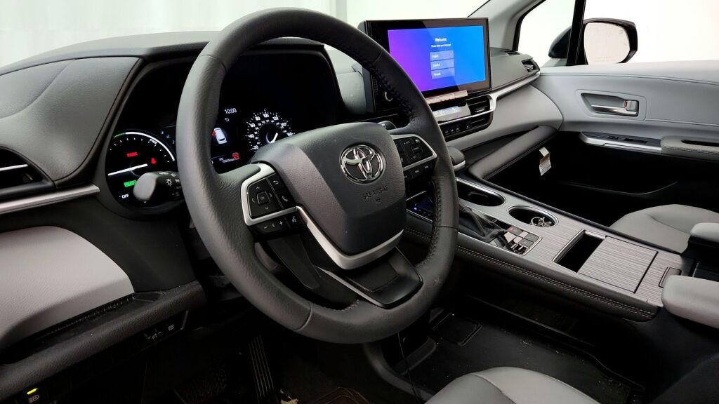 2025 Toyota Sienna XLE Laurel MD