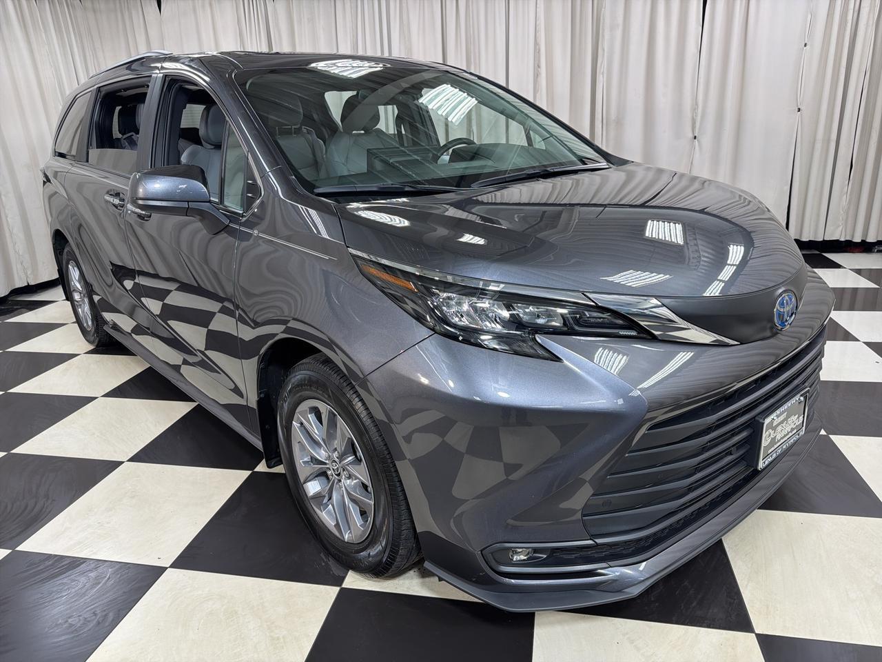 2025 Toyota Sienna XLE