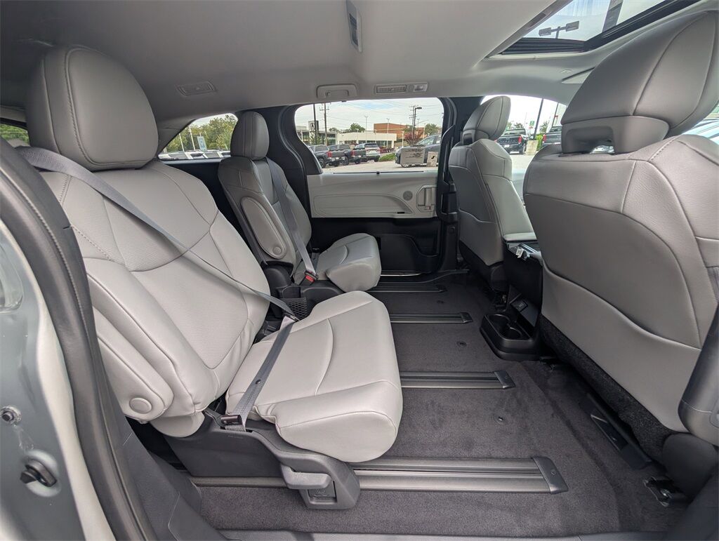 2025 Toyota Sienna XLE