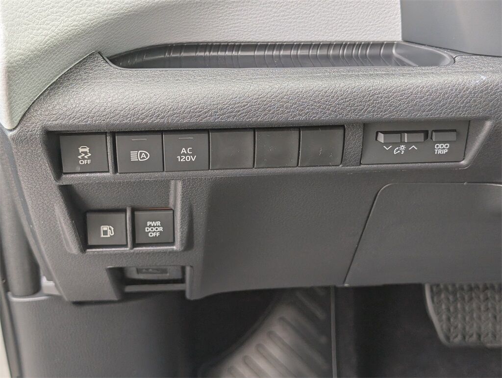 2025 Toyota Sienna XLE