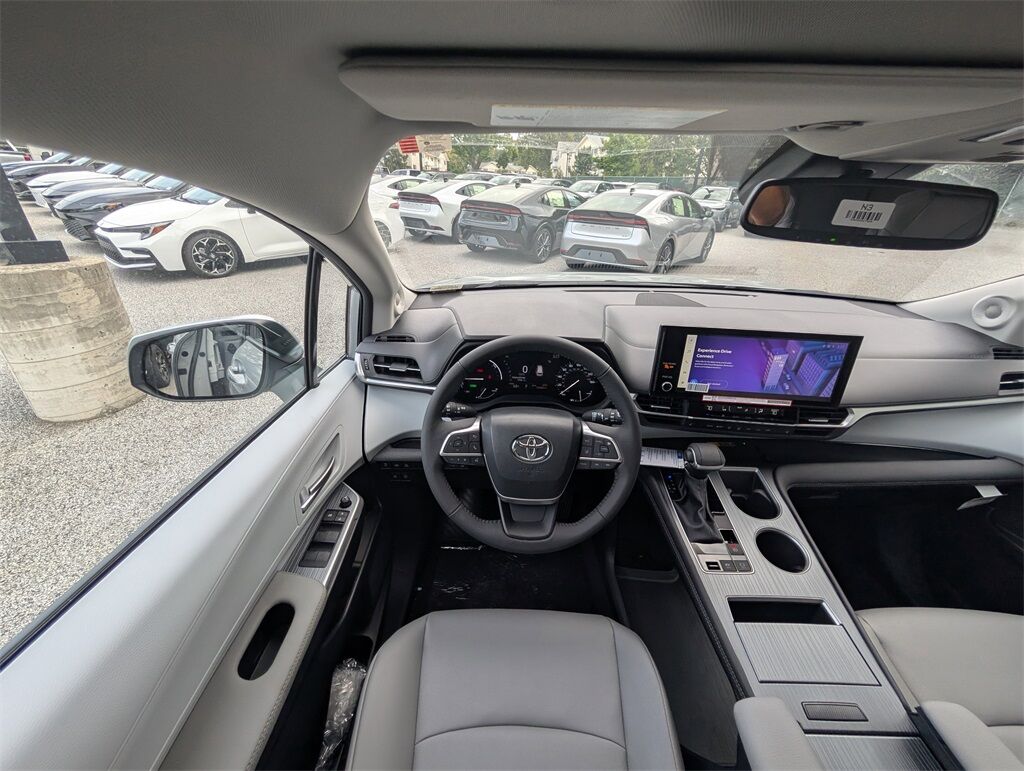 2025 Toyota Sienna XLE