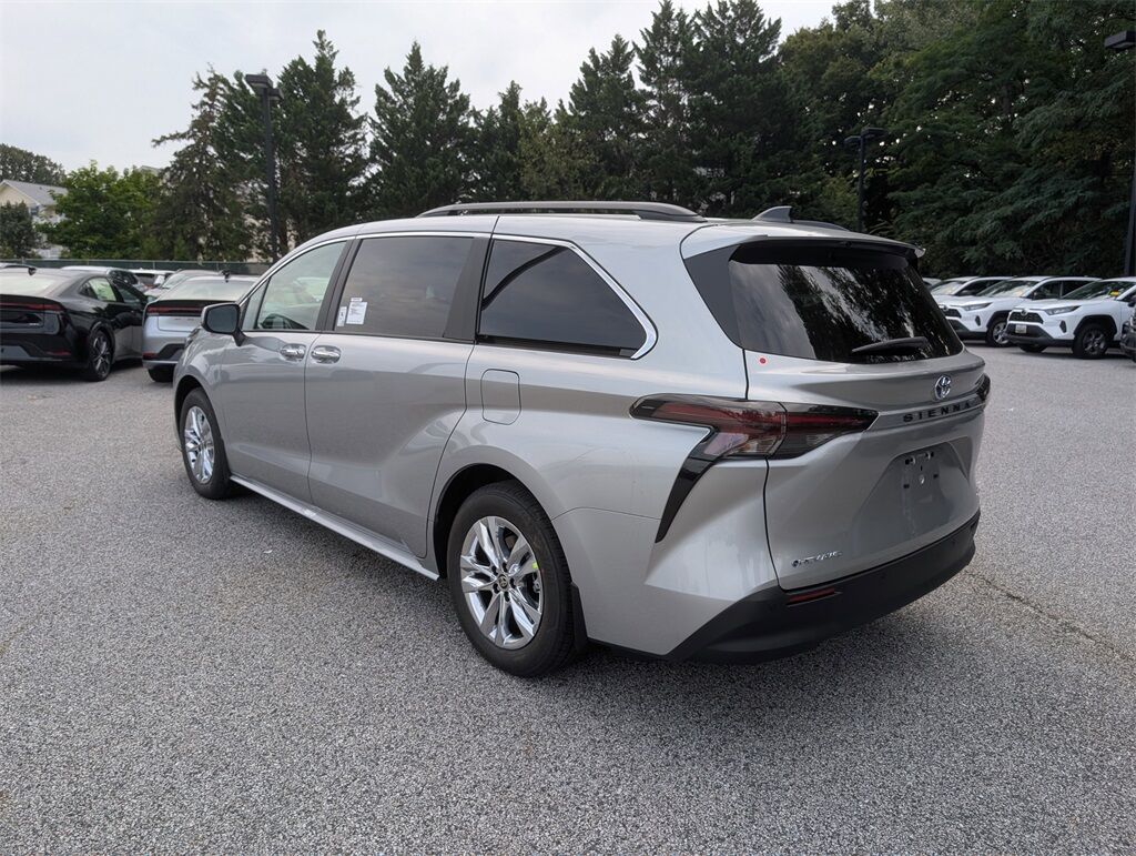 2025 Toyota Sienna XLE