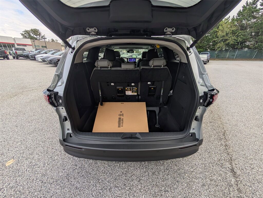 2025 Toyota Sienna XLE
