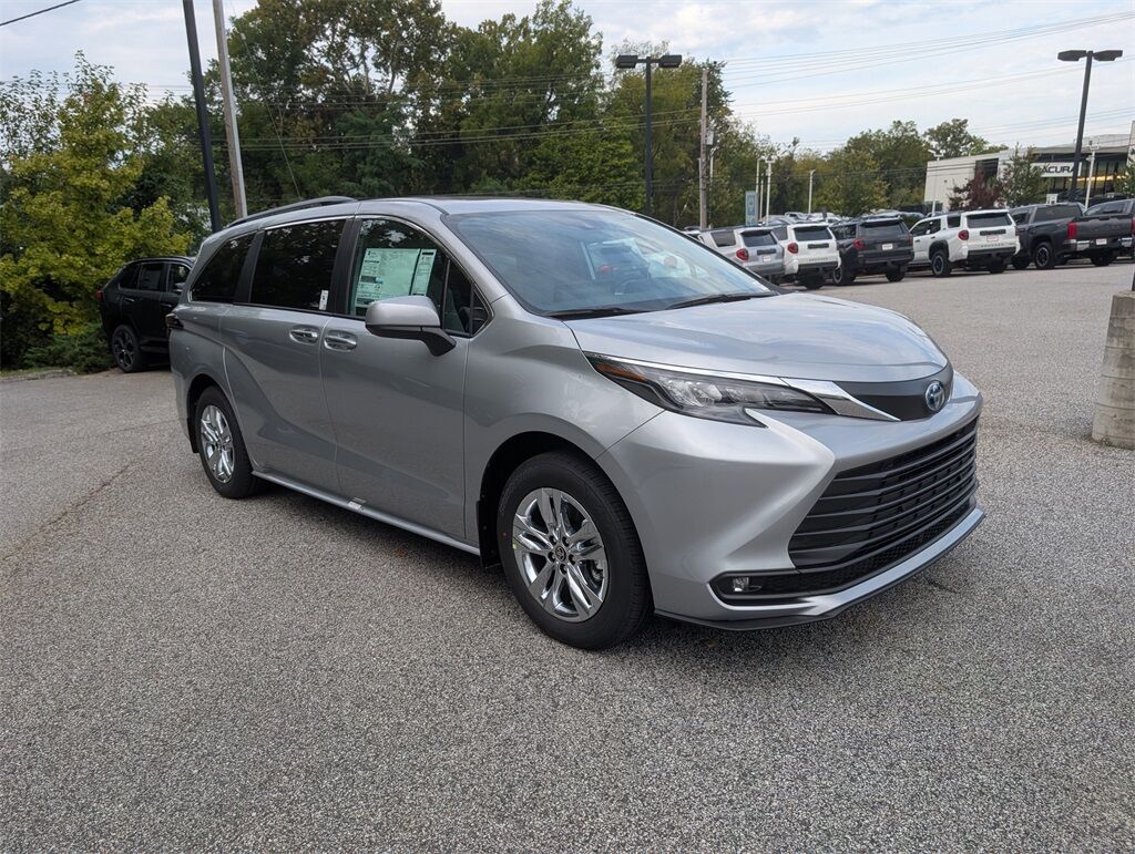 2025 Toyota Sienna XLE