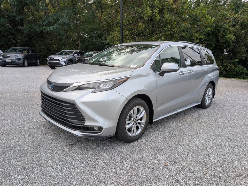 2025 Toyota Sienna XLE