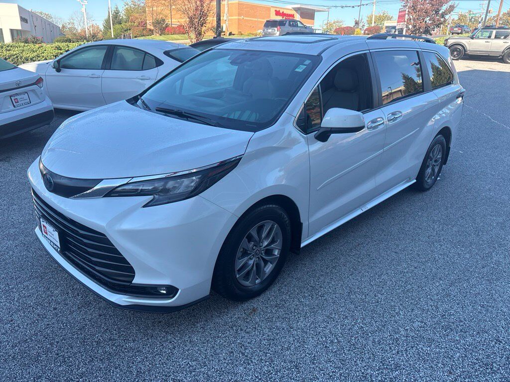 2025 Toyota Sienna XLE