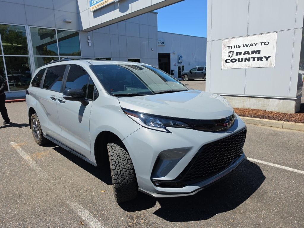 2025 Toyota Sienna XSE