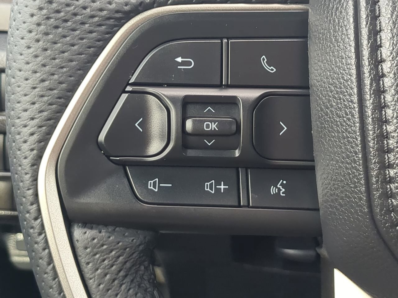 2025 Toyota Tacoma 4WD Limited Hybrid Appleton WI