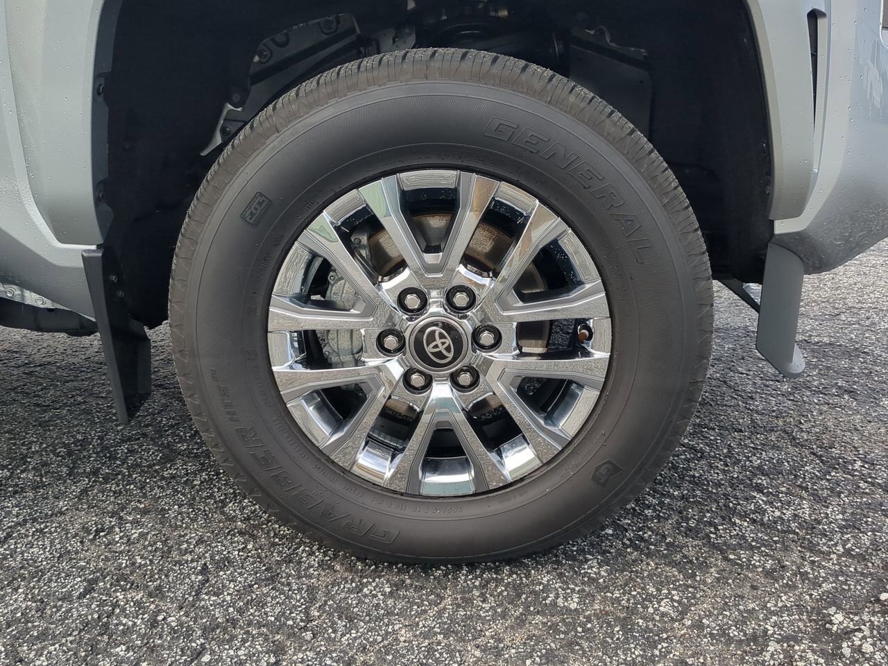 2025 Toyota Tacoma 4WD Limited Hybrid Appleton WI