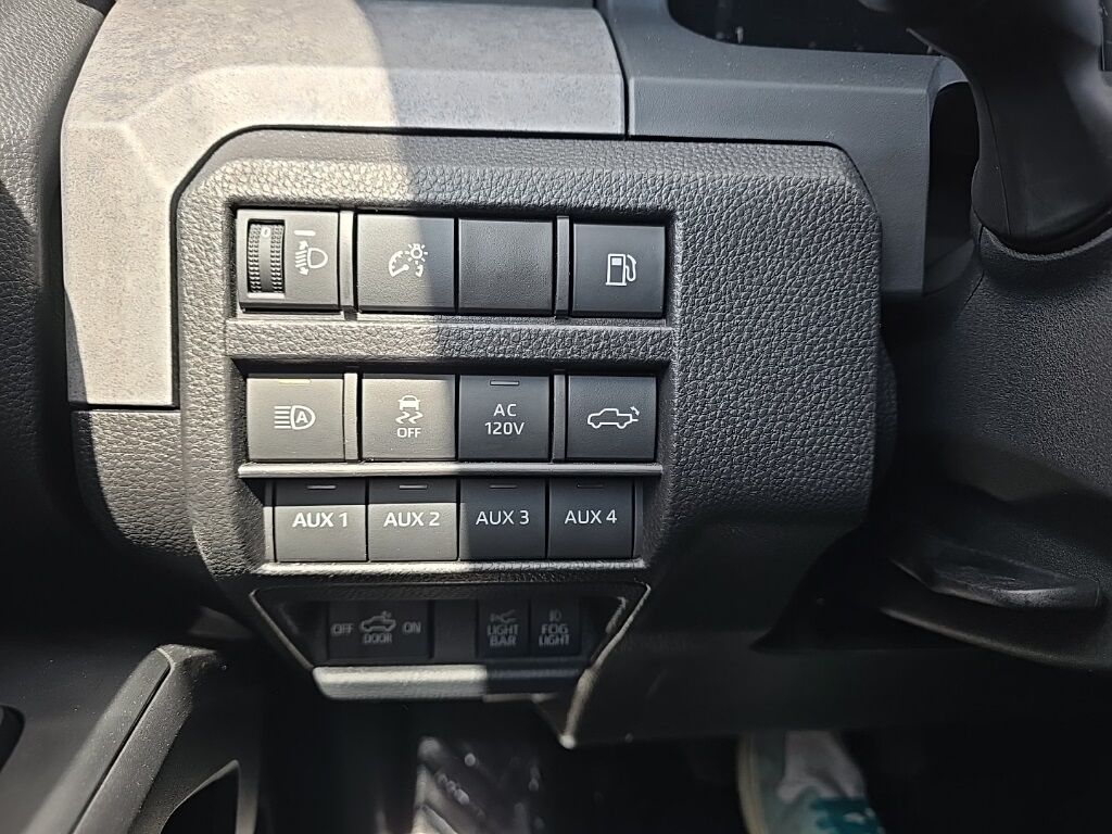 2025 Toyota Tacoma Hybrid 4x4 Crew Cab Trailhunter Fond du Lac WI