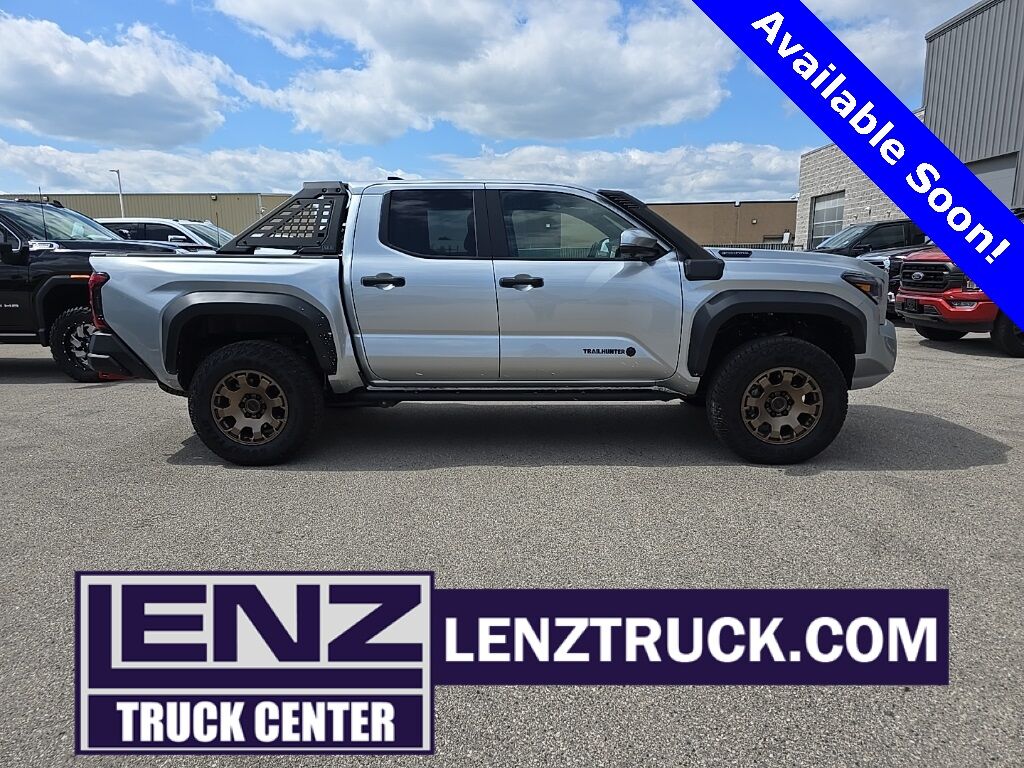 2025 Toyota Tacoma Hybrid 4x4 Crew Cab Trailhunter Fond du Lac WI