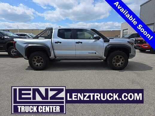 2025_Toyota_Tacoma Hybrid_4x4 Crew Cab Trailhunter_ Fond du Lac WI