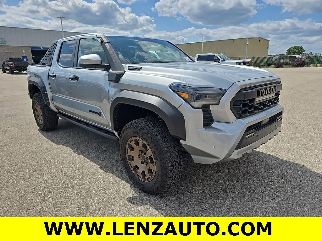 2025 Toyota Tacoma Hybrid 4x4 Crew Cab Trailhunter Fond du Lac WI