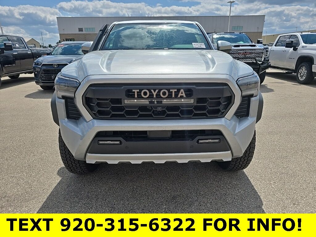 2025 Toyota Tacoma Hybrid 4x4 Crew Cab Trailhunter Fond du Lac WI