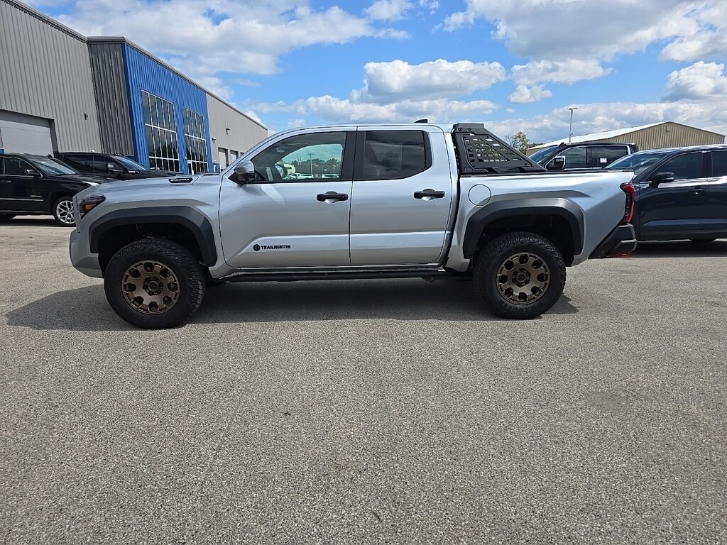 2025 Toyota Tacoma Hybrid 4x4 Crew Cab Trailhunter Fond du Lac WI
