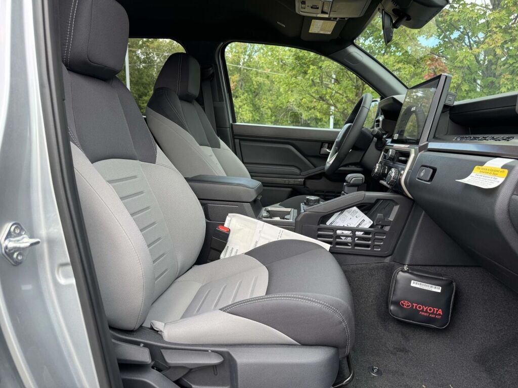 2025 Toyota Tacoma Hybrid TRD Off Road Fredericksburg VA