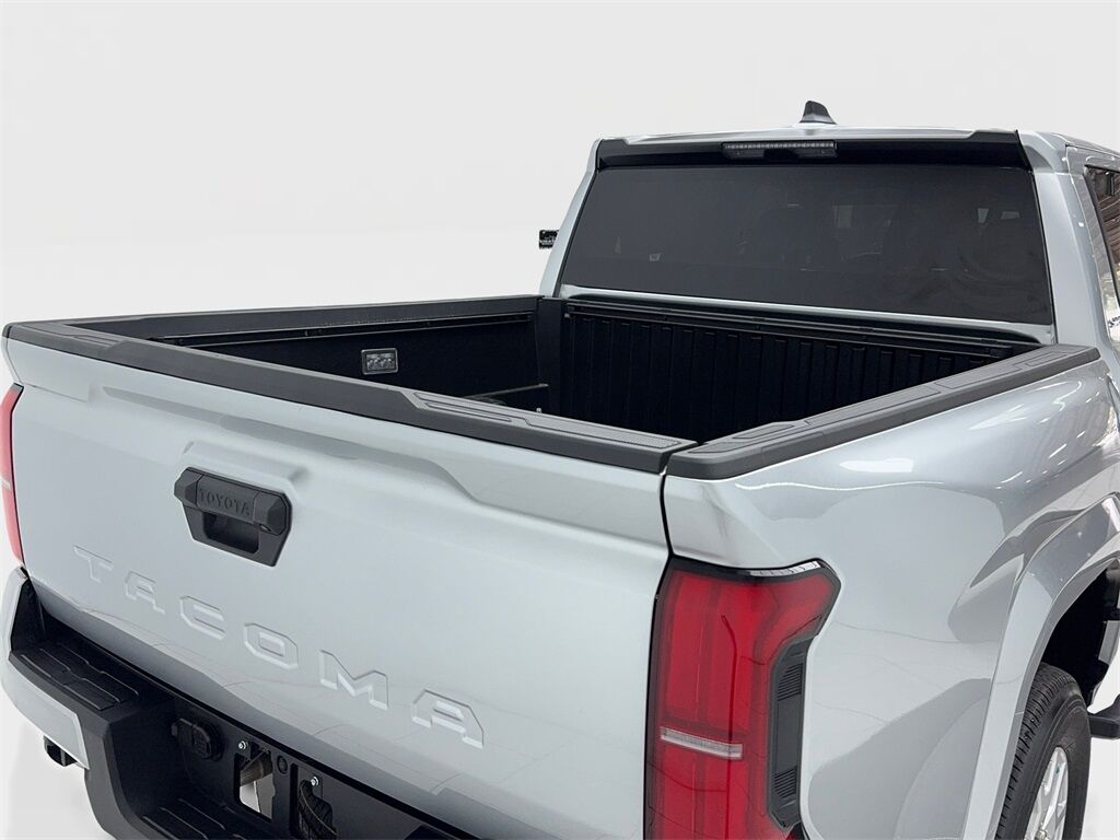 2025 Toyota Tacoma SR5 photo 13