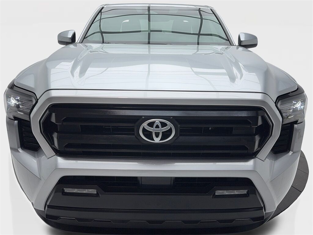 2025 Toyota Tacoma SR5 photo 4