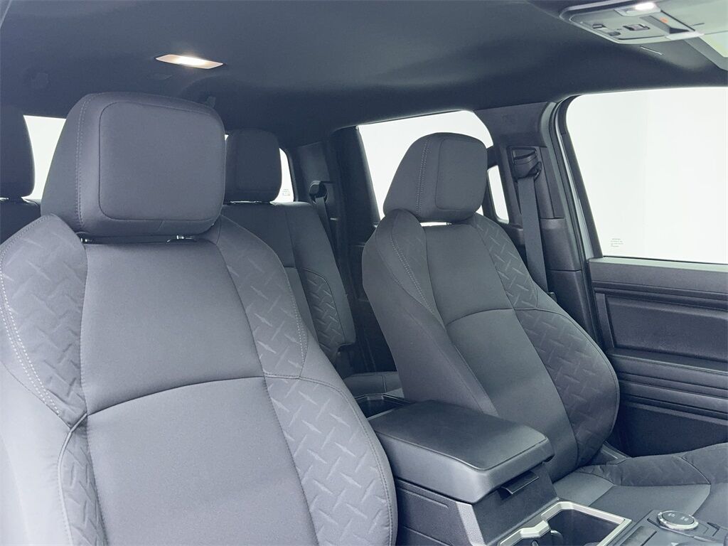 2025 Toyota Tacoma SR5 photo 36