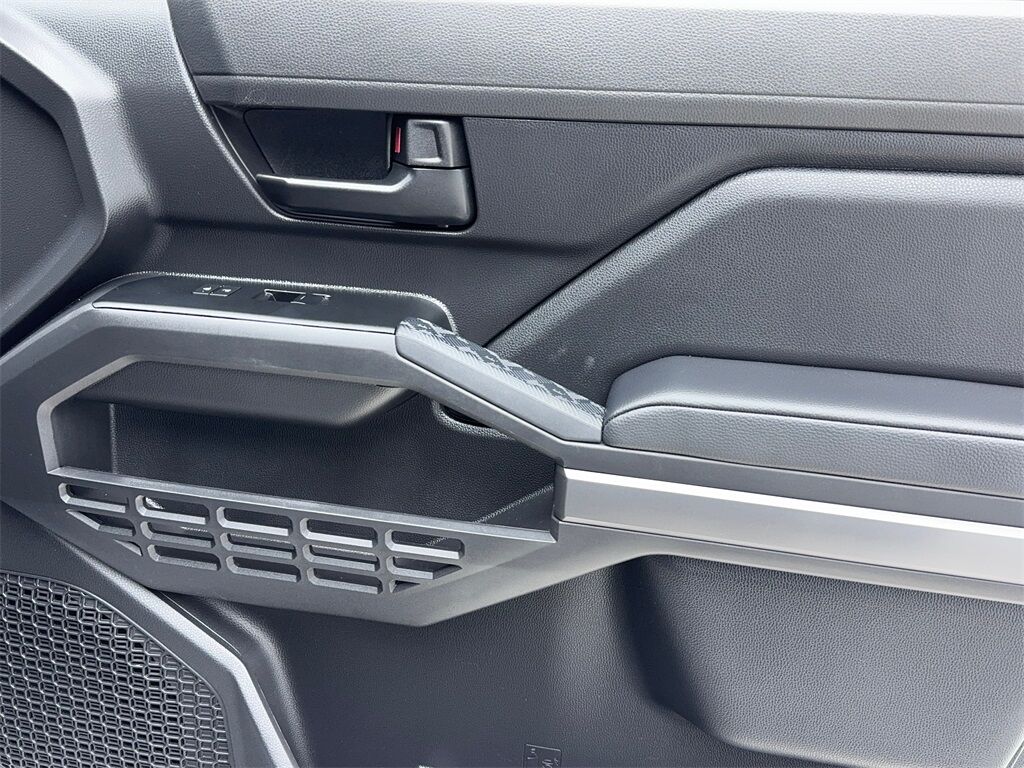 2025 Toyota Tacoma SR5 photo 38
