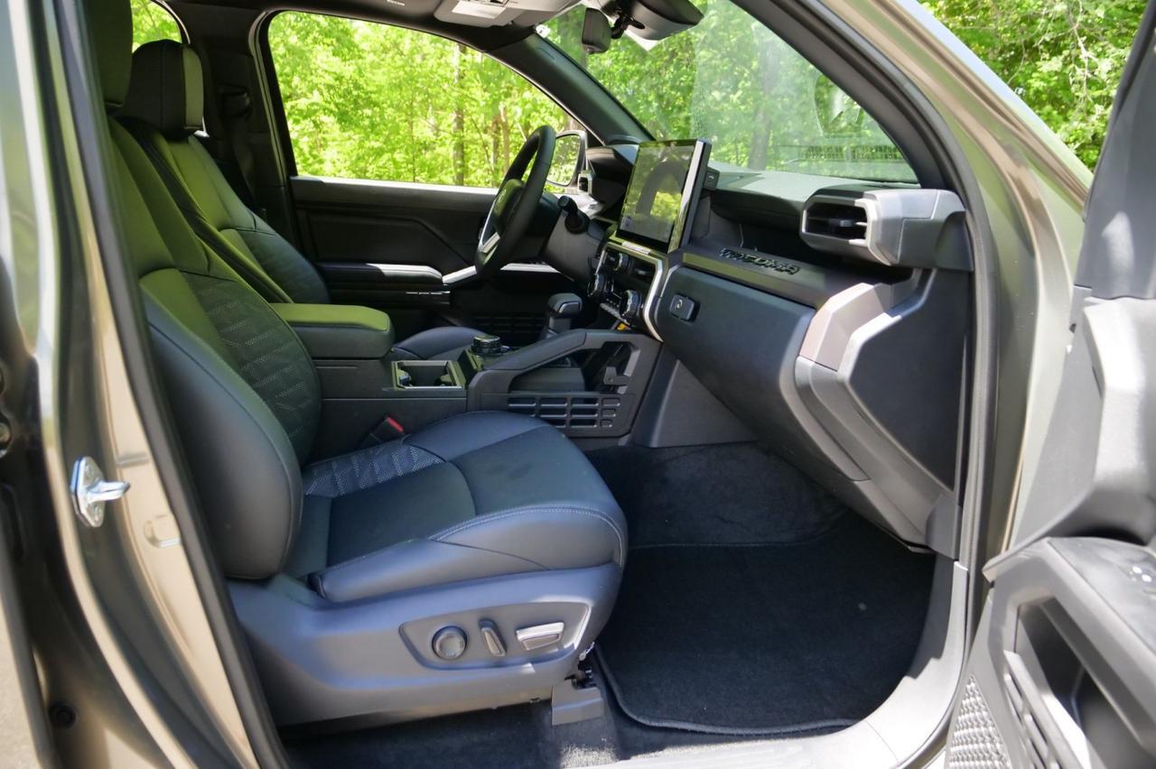 2025 Toyota Tacoma TRD Sport 4X4 / Premium Package / Leather Seats! Lincolnton NC