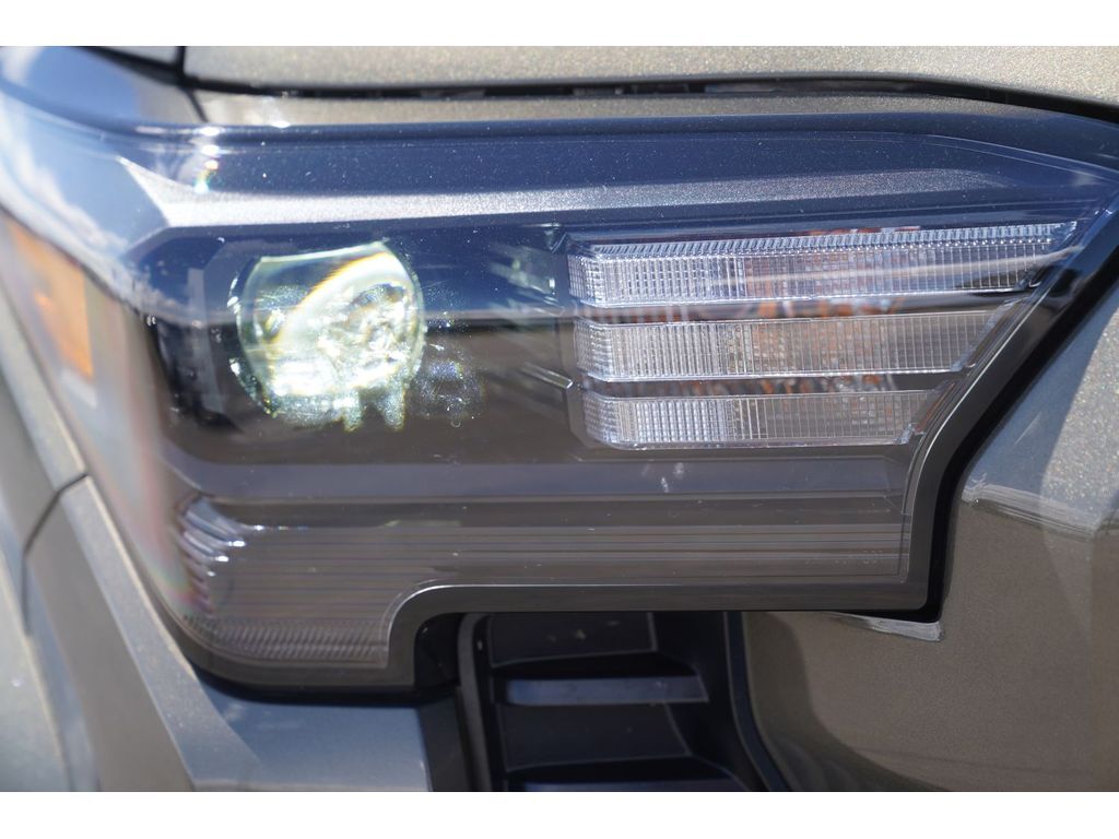 2025 Toyota Tacoma TRD Sport - Photo 8