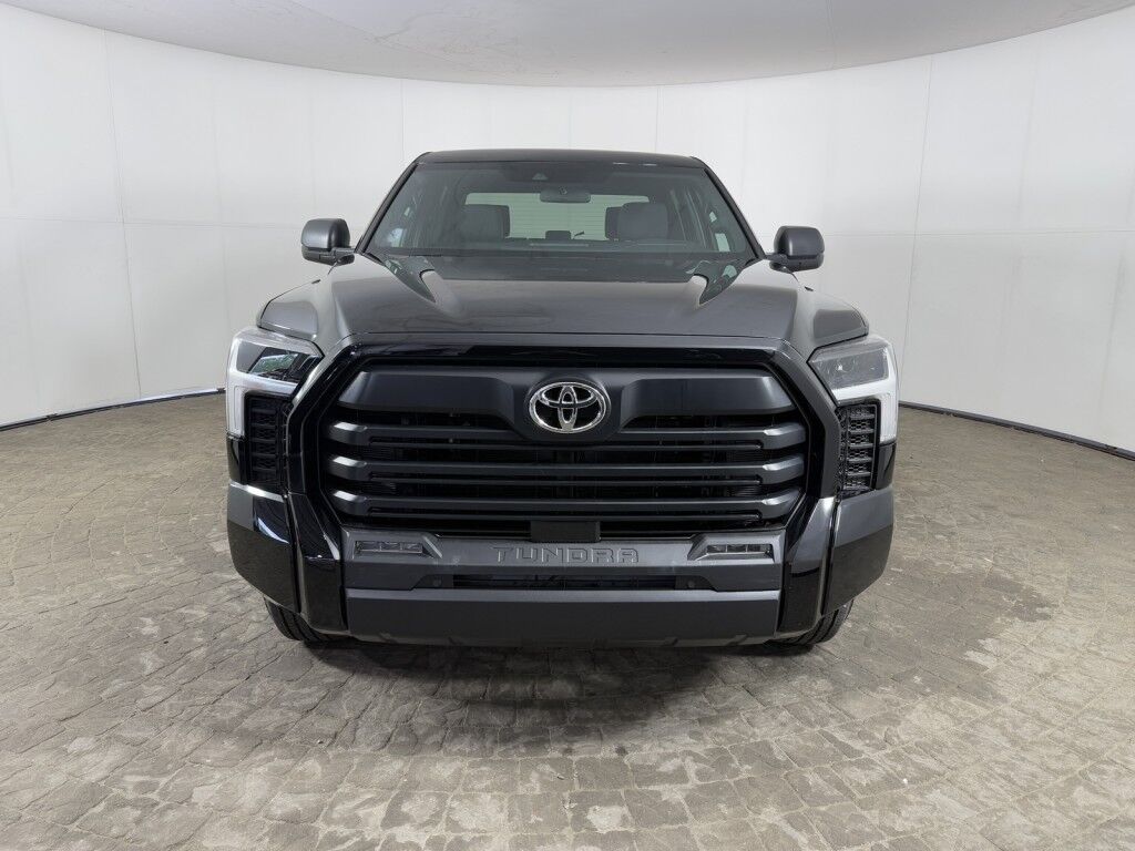 2025 Toyota Tundra 4WD SR5 CrewMax Maumee OH
