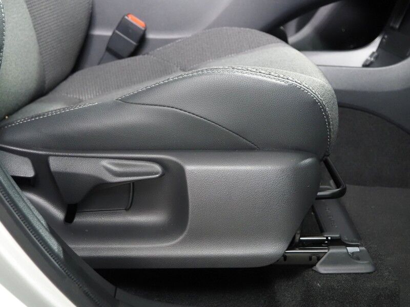 2025 Toyota bZ4X XLE *NAVIGATION, ADAPTIVE CRUISE, SAFETY ALERTS, BACKUP-CAMERA, COLOR TOUCHSCREEN, PANORAMA GLASS ROOF, HEATED SEATS/STEERING, POWER LIFTGATE, WIRELESS CHARGING, ANDROID & APPLE Round Rock TX