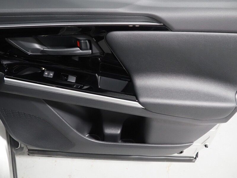 2025 Toyota bZ4X XLE *NAVIGATION, ADAPTIVE CRUISE, SAFETY ALERTS, BACKUP-CAMERA, COLOR TOUCHSCREEN, PANORAMA GLASS ROOF, HEATED SEATS/STEERING, POWER LIFTGATE, WIRELESS CHARGING, ANDROID & APPLE Round Rock TX