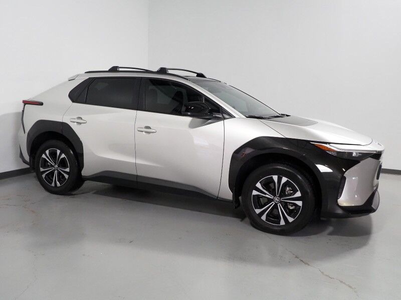 2025 Toyota bZ4X XLE *NAVIGATION, ADAPTIVE CRUISE, SAFETY ALERTS, BACKUP-CAMERA, COLOR TOUCHSCREEN, PANORAMA GLASS ROOF, HEATED SEATS/STEERING, POWER LIFTGATE, WIRELESS CHARGING, ANDROID & APPLE