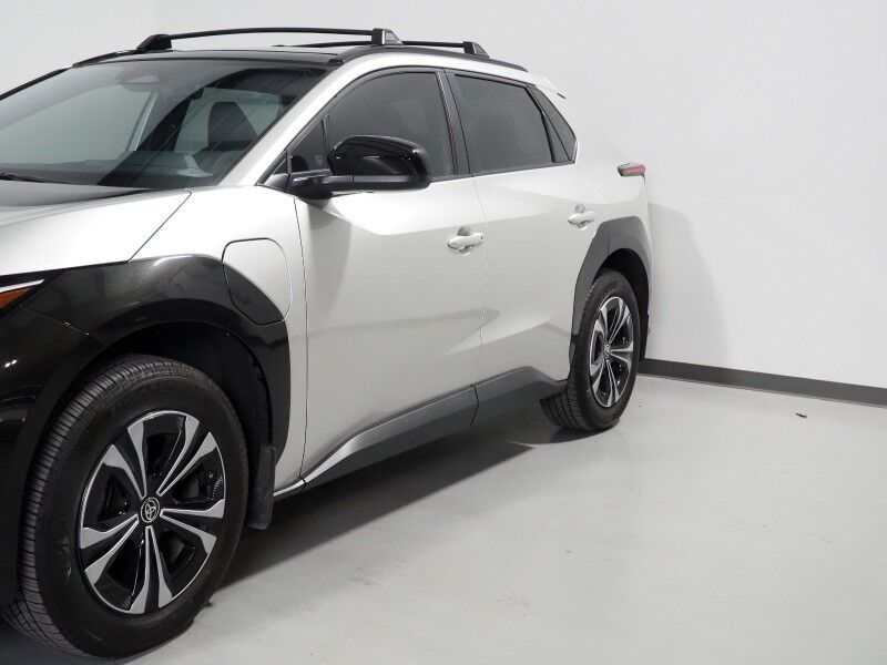 2025 Toyota bZ4X XLE *NAVIGATION, ADAPTIVE CRUISE, SAFETY ALERTS, BACKUP-CAMERA, COLOR TOUCHSCREEN, PANORAMA GLASS ROOF, HEATED SEATS/STEERING, POWER LIFTGATE, WIRELESS CHARGING, ANDROID & APPLE Round Rock TX