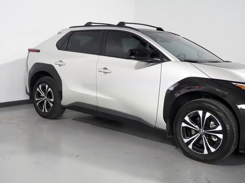 2025 Toyota bZ4X XLE *NAVIGATION, ADAPTIVE CRUISE, SAFETY ALERTS, BACKUP-CAMERA, COLOR TOUCHSCREEN, PANORAMA GLASS ROOF, HEATED SEATS/STEERING, POWER LIFTGATE, WIRELESS CHARGING, ANDROID & APPLE Round Rock TX