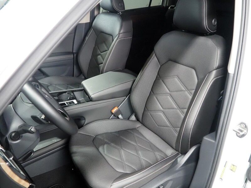 2025 Volkswagen Atlas 2.0T 2.0T SE w/Technology *PANORAMA MOONROOF, ADAPTIVE CRUISE, DIGITAL COCKPIT, SAFETY ALERTS, BACKUP-CAMERA, CLIMATE SEATS, HEATED STEERING, WIRELESS CHARGING, ANDROID & APPLE Round Rock TX