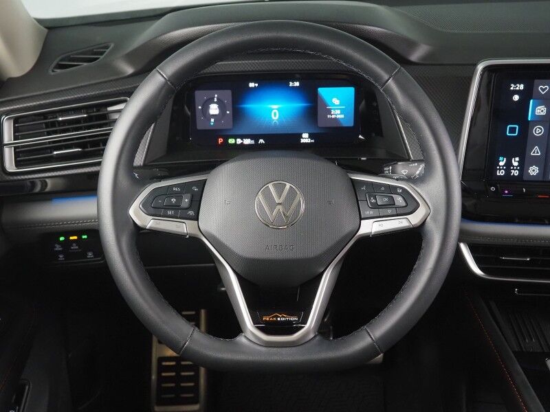 2025 Volkswagen Atlas 2.0T Peak Edition 4MOTION *PANORAMA MOONROOF, ADAPTIVE CRUISE, DIGITAL COCKPIT, SAFETY ALERTS, BACKUP-CAMERA, CLIMATE SEATS, HEATED STEERING, 2ND ROW CAPTAIN'S, WIRELESS CHARGING, ANDROID & APPLE Round Rock TX