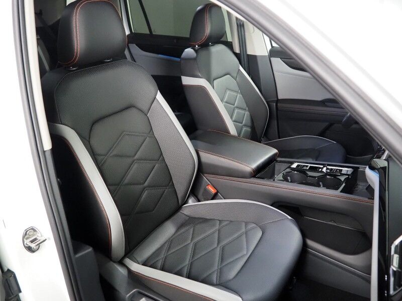 2025 Volkswagen Atlas 2.0T Peak Edition 4MOTION *PANORAMA MOONROOF, ADAPTIVE CRUISE, DIGITAL COCKPIT, SAFETY ALERTS, BACKUP-CAMERA, CLIMATE SEATS, HEATED STEERING, 2ND ROW CAPTAIN&apos;S, WIRELESS CHARGING, ANDROID & APPLE