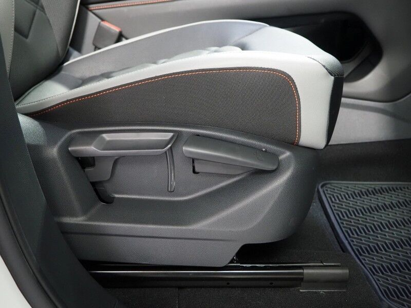 2025 Volkswagen Atlas 2.0T Peak Edition 4MOTION *PANORAMA MOONROOF, ADAPTIVE CRUISE, DIGITAL COCKPIT, SAFETY ALERTS, BACKUP-CAMERA, CLIMATE SEATS, HEATED STEERING, 2ND ROW CAPTAIN'S, WIRELESS CHARGING, ANDROID & APPLE Round Rock TX