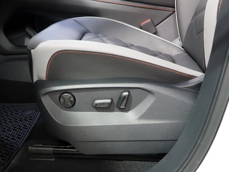 2025 Volkswagen Atlas 2.0T Peak Edition 4MOTION *PANORAMA MOONROOF, ADAPTIVE CRUISE, DIGITAL COCKPIT, SAFETY ALERTS, BACKUP-CAMERA, CLIMATE SEATS, HEATED STEERING, 2ND ROW CAPTAIN'S, WIRELESS CHARGING, ANDROID & APPLE Round Rock TX