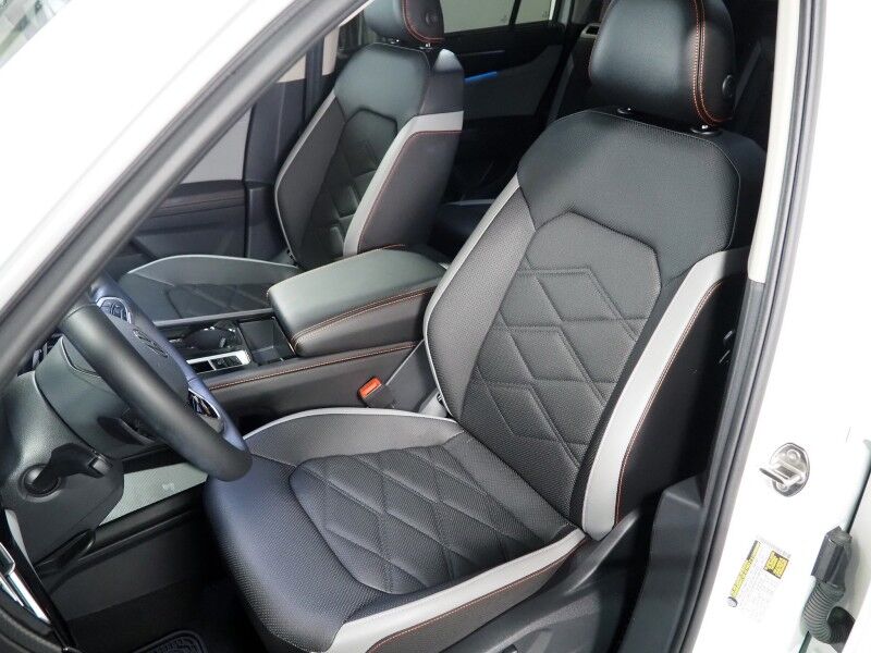 2025 Volkswagen Atlas 2.0T Peak Edition 4MOTION *PANORAMA MOONROOF, ADAPTIVE CRUISE, DIGITAL COCKPIT, SAFETY ALERTS, BACKUP-CAMERA, CLIMATE SEATS, HEATED STEERING, 2ND ROW CAPTAIN'S, WIRELESS CHARGING, ANDROID & APPLE Round Rock TX