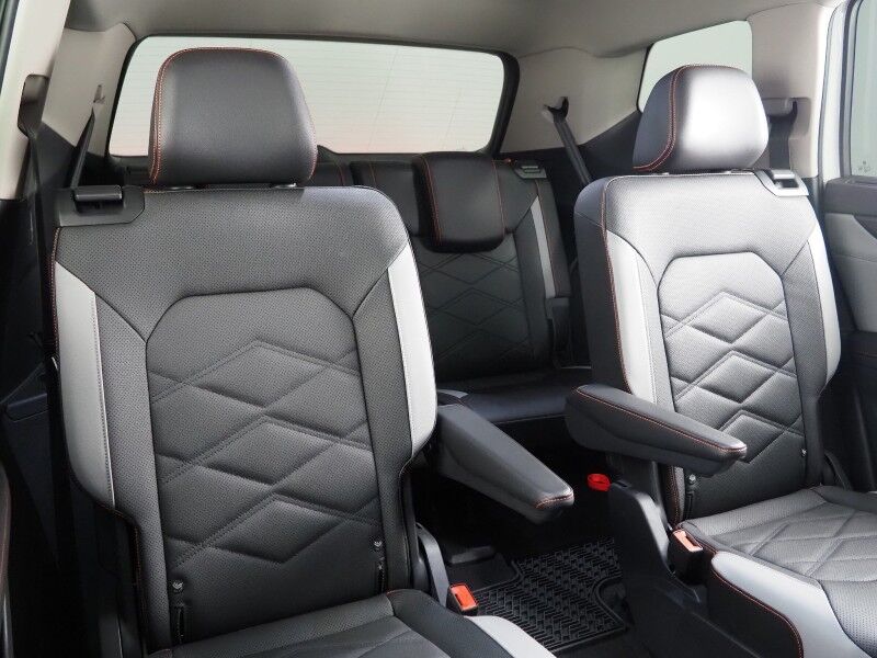 2025 Volkswagen Atlas 2.0T Peak Edition 4MOTION *PANORAMA MOONROOF, ADAPTIVE CRUISE, DIGITAL COCKPIT, SAFETY ALERTS, BACKUP-CAMERA, CLIMATE SEATS, HEATED STEERING, 2ND ROW CAPTAIN'S, WIRELESS CHARGING, ANDROID & APPLE Round Rock TX