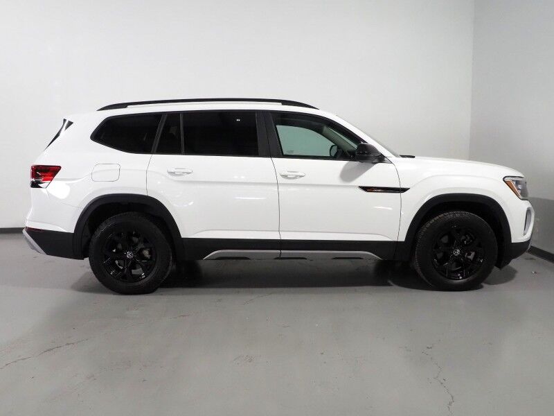 2025 Volkswagen Atlas 2.0T Peak Edition 4MOTION *PANORAMA MOONROOF, ADAPTIVE CRUISE, DIGITAL COCKPIT, SAFETY ALERTS, BACKUP-CAMERA, CLIMATE SEATS, HEATED STEERING, 2ND ROW CAPTAIN'S, WIRELESS CHARGING, ANDROID & APPLE Round Rock TX