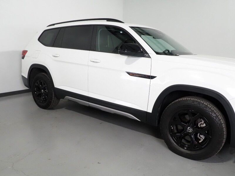 2025 Volkswagen Atlas 2.0T Peak Edition 4MOTION *PANORAMA MOONROOF, ADAPTIVE CRUISE, DIGITAL COCKPIT, SAFETY ALERTS, BACKUP-CAMERA, CLIMATE SEATS, HEATED STEERING, 2ND ROW CAPTAIN'S, WIRELESS CHARGING, ANDROID & APPLE Round Rock TX