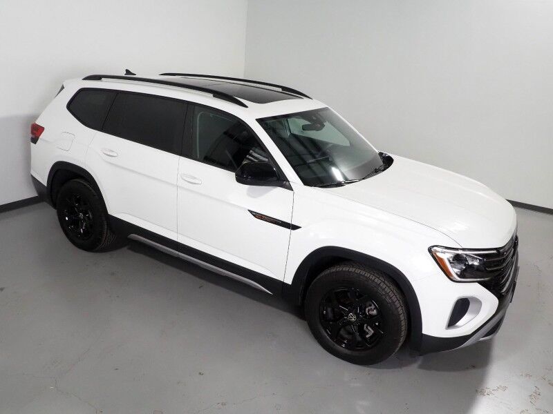 2025 Volkswagen Atlas 2.0T Peak Edition 4MOTION *PANORAMA MOONROOF, ADAPTIVE CRUISE, DIGITAL COCKPIT, SAFETY ALERTS, BACKUP-CAMERA, CLIMATE SEATS, HEATED STEERING, 2ND ROW CAPTAIN'S, WIRELESS CHARGING, ANDROID & APPLE Round Rock TX