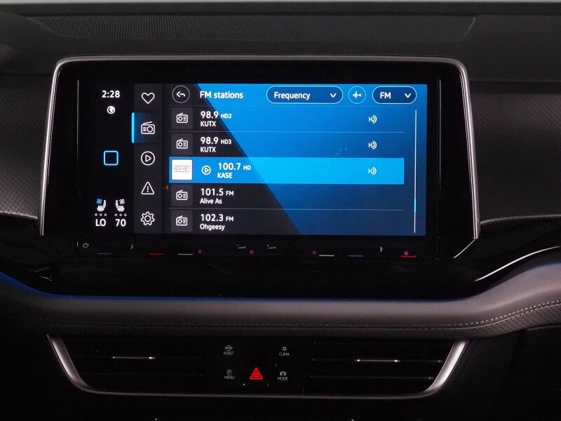 2025 Volkswagen Atlas 2.0T Peak Edition 4MOTION *PANORAMA MOONROOF, ADAPTIVE CRUISE, DIGITAL COCKPIT, SAFETY ALERTS, BACKUP-CAMERA, CLIMATE SEATS, HEATED STEERING, 2ND ROW CAPTAIN'S, WIRELESS CHARGING, ANDROID & APPLE Round Rock TX