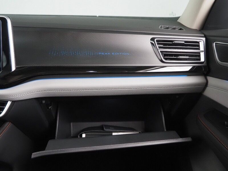 2025 Volkswagen Atlas 2.0T Peak Edition 4MOTION *PANORAMA MOONROOF, ADAPTIVE CRUISE, DIGITAL COCKPIT, SAFETY ALERTS, BACKUP-CAMERA, CLIMATE SEATS, HEATED STEERING, 2ND ROW CAPTAIN'S, WIRELESS CHARGING, ANDROID & APPLE Round Rock TX