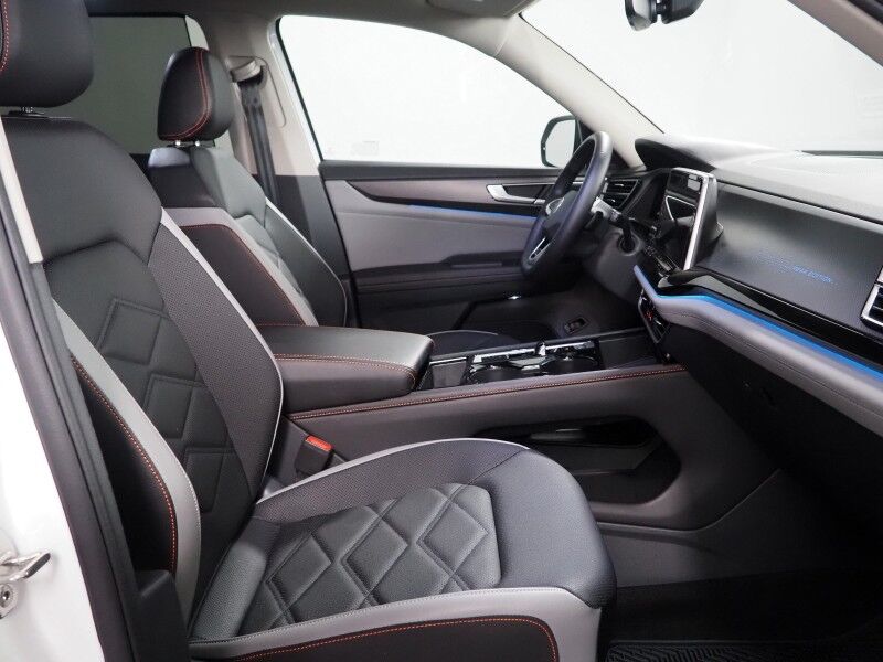 2025 Volkswagen Atlas 2.0T Peak Edition 4MOTION *PANORAMA MOONROOF, ADAPTIVE CRUISE, DIGITAL COCKPIT, SAFETY ALERTS, BACKUP-CAMERA, CLIMATE SEATS, HEATED STEERING, 2ND ROW CAPTAIN'S, WIRELESS CHARGING, ANDROID & APPLE Round Rock TX