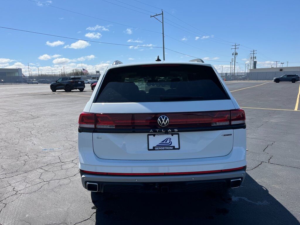 2025 Volkswagen Atlas 2.0T Peak Edition Green Bay WI
