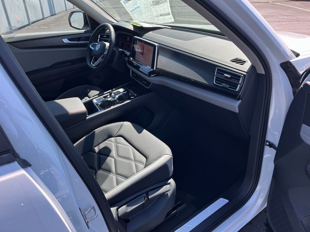 2025 Volkswagen Atlas 2.0T Peak Edition Green Bay WI