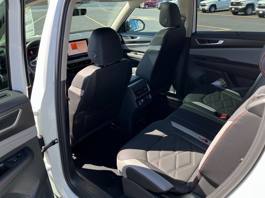 2025 Volkswagen Atlas 2.0T Peak Edition Green Bay WI